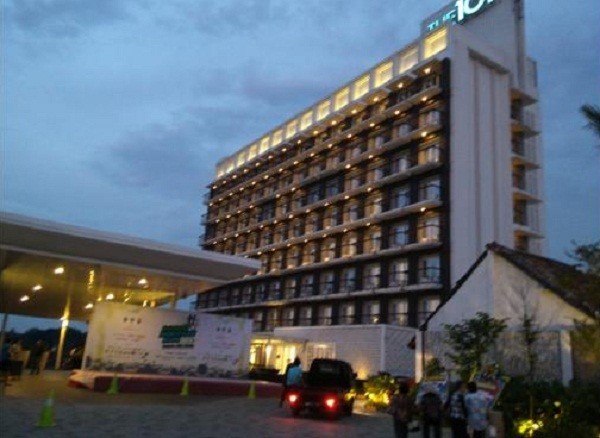 012824100_1429372502-Hotel_The_101_Suryakancana_Bogor_0415_1-600x438